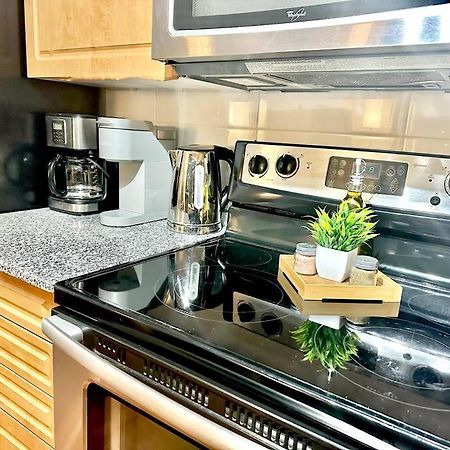 Lake View Apartment W/Parking! Toronto Exterior foto