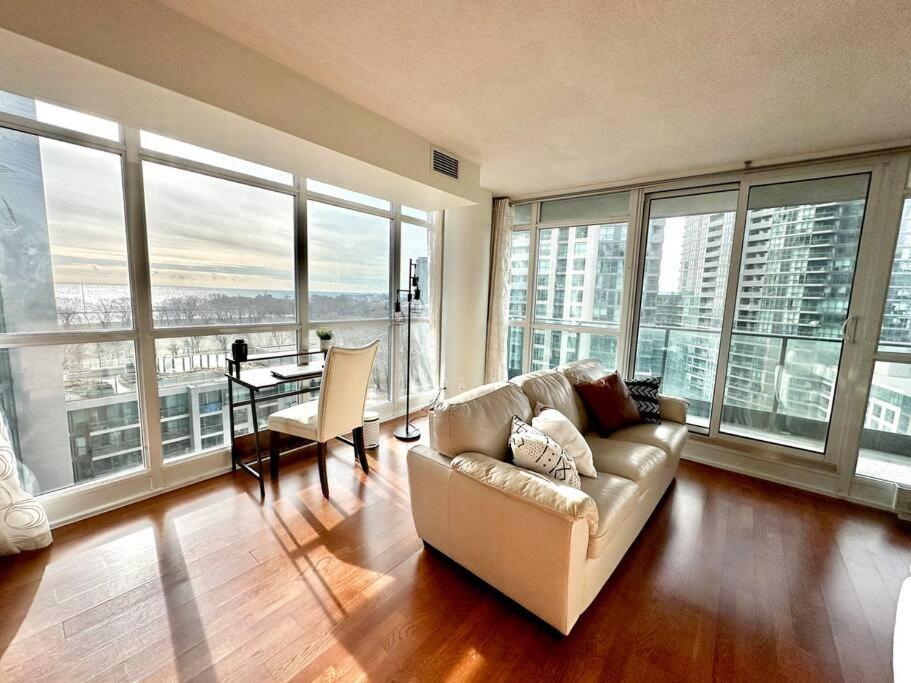 Lake View Apartment W/Parking! Toronto Exterior foto