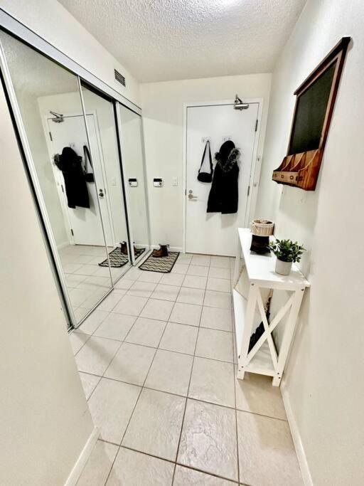 Lake View Apartment W/Parking! Toronto Exterior foto