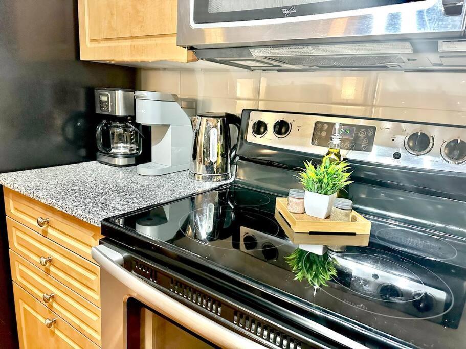 Lake View Apartment W/Parking! Toronto Exterior foto
