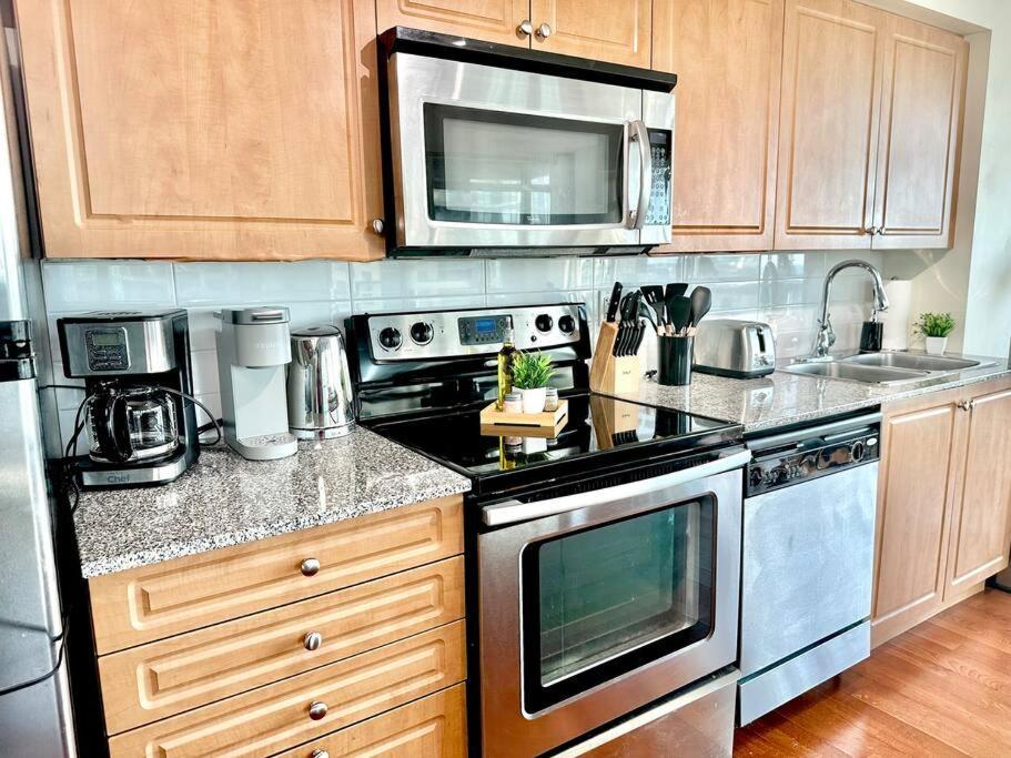 Lake View Apartment W/Parking! Toronto Exterior foto