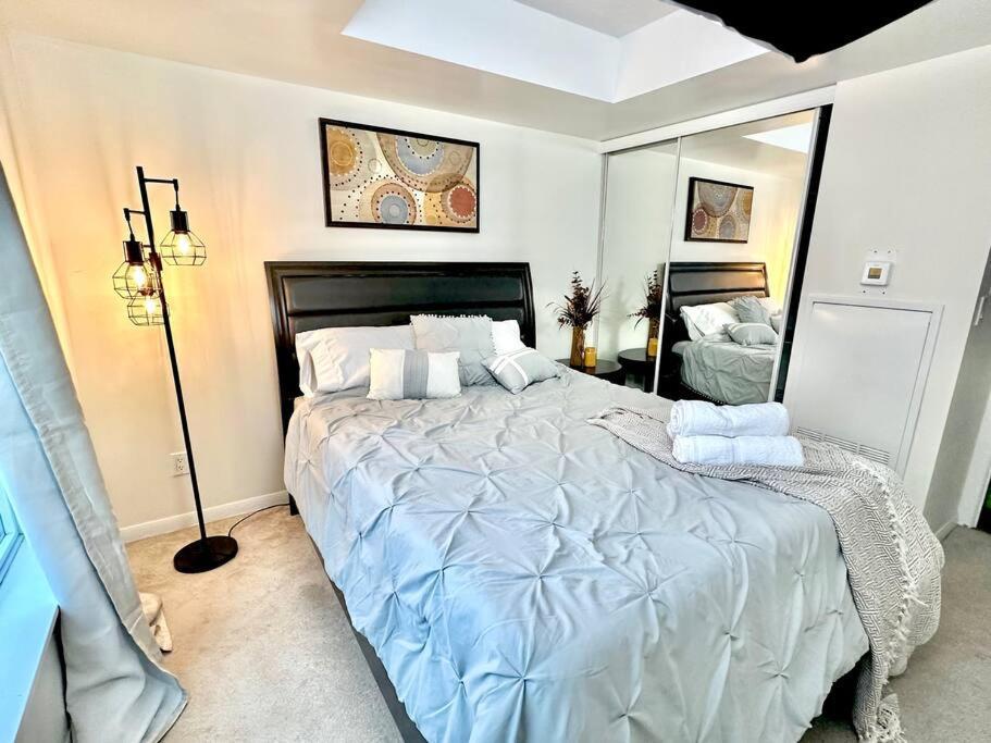 Lake View Apartment W/Parking! Toronto Exterior foto