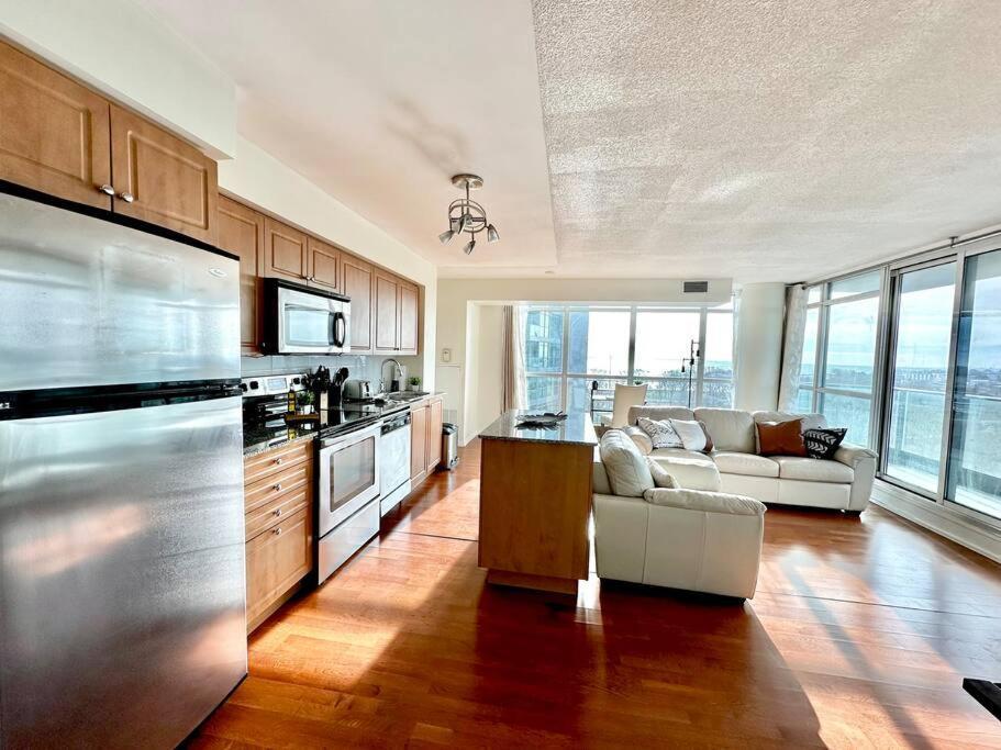 Lake View Apartment W/Parking! Toronto Exterior foto