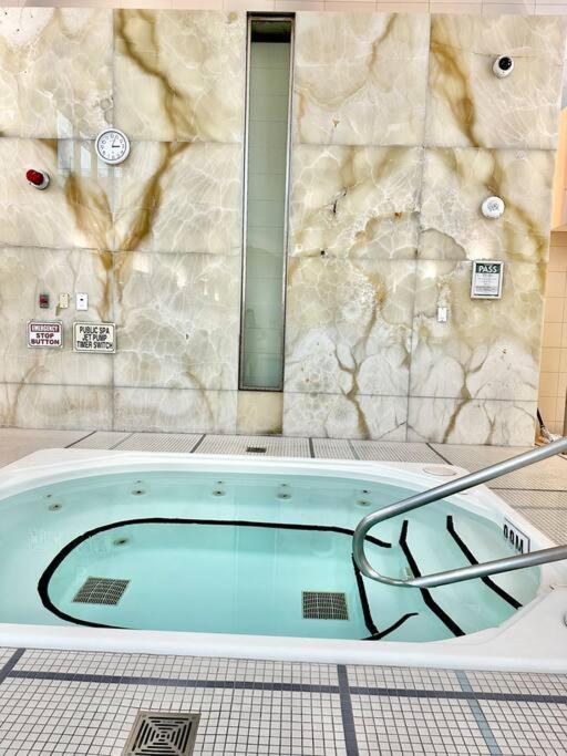 Lake View Apartment W/Parking! Toronto Exterior foto