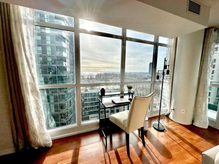 Lake View Apartment W/Parking! Toronto Exterior foto