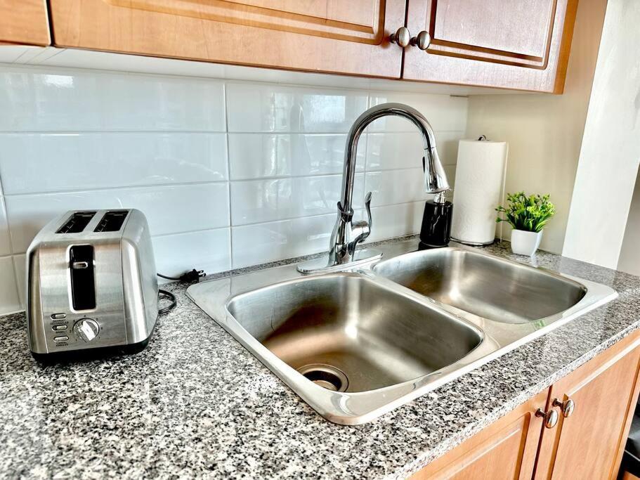 Lake View Apartment W/Parking! Toronto Exterior foto